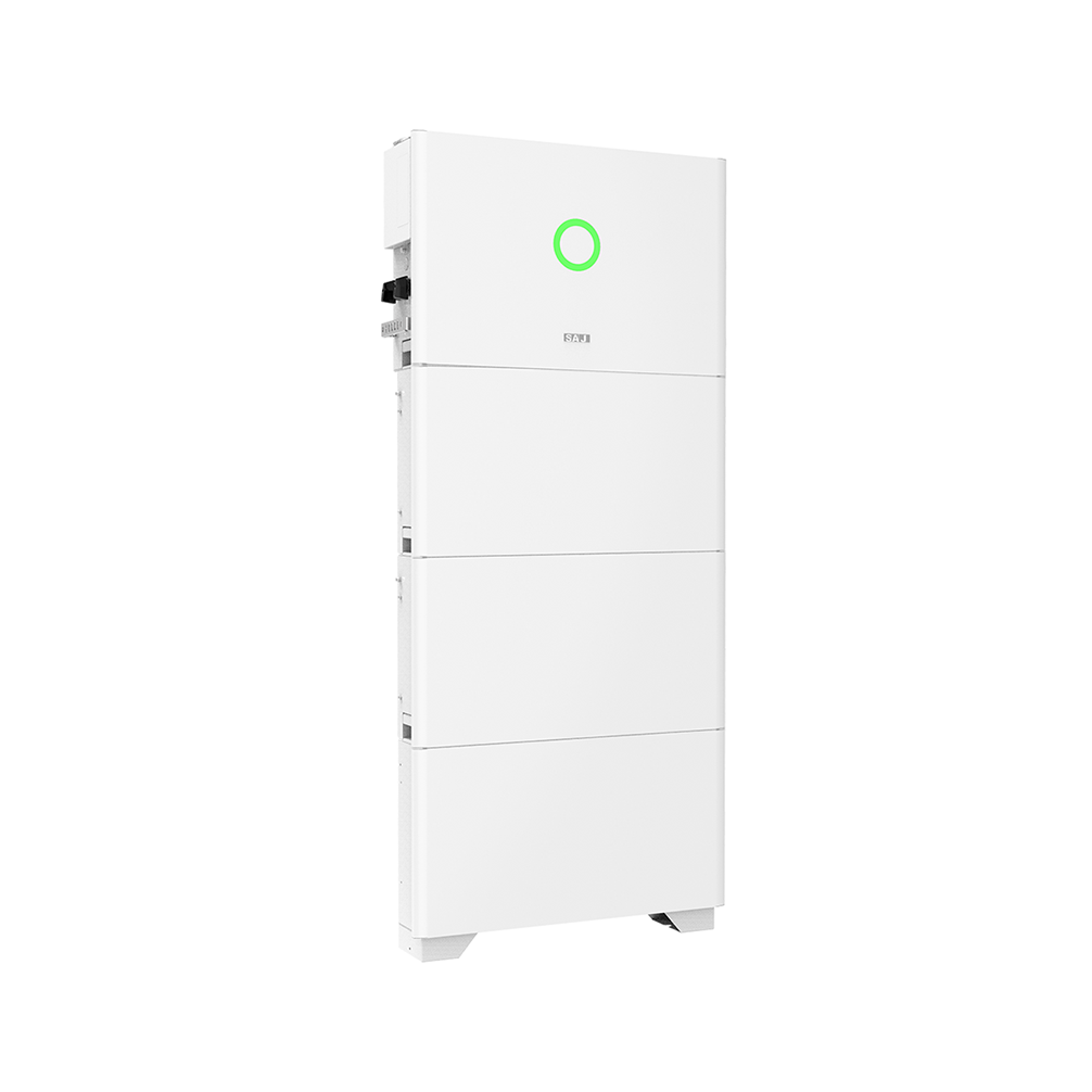 SAJ HS3 med 15 kWh batterikapacitet — växelriktare och tre batterimoduler